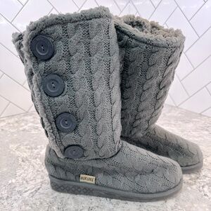 MUK LUKS faux fur lined boots with button accents Size 9